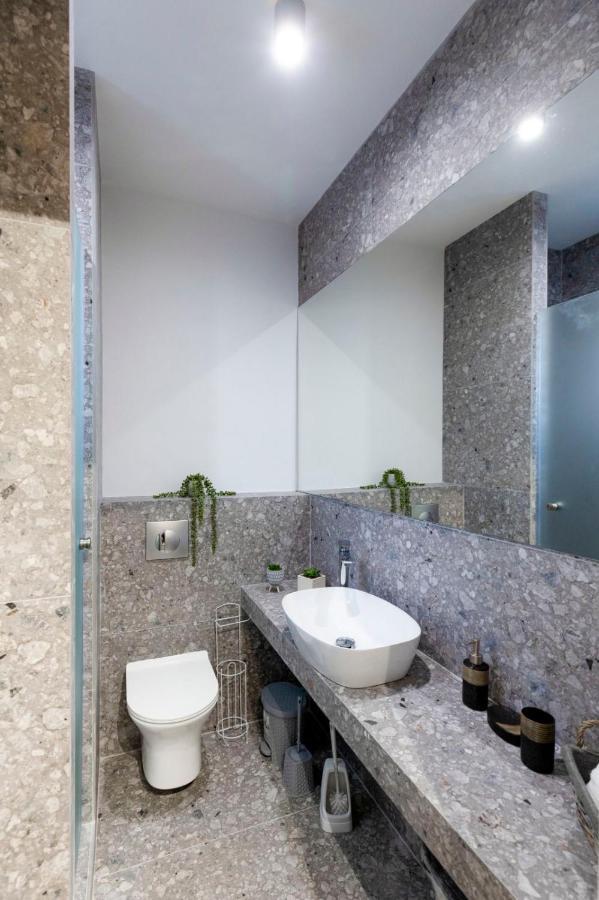 Twinstars Superior Apartment เยราคินิ ภายนอก รูปภาพ