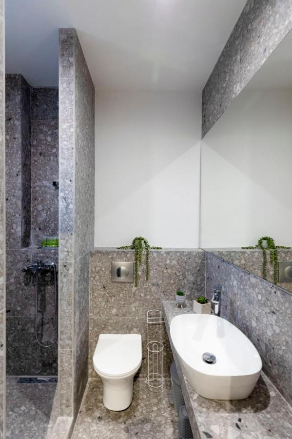 Twinstars Superior Apartment เยราคินิ ภายนอก รูปภาพ