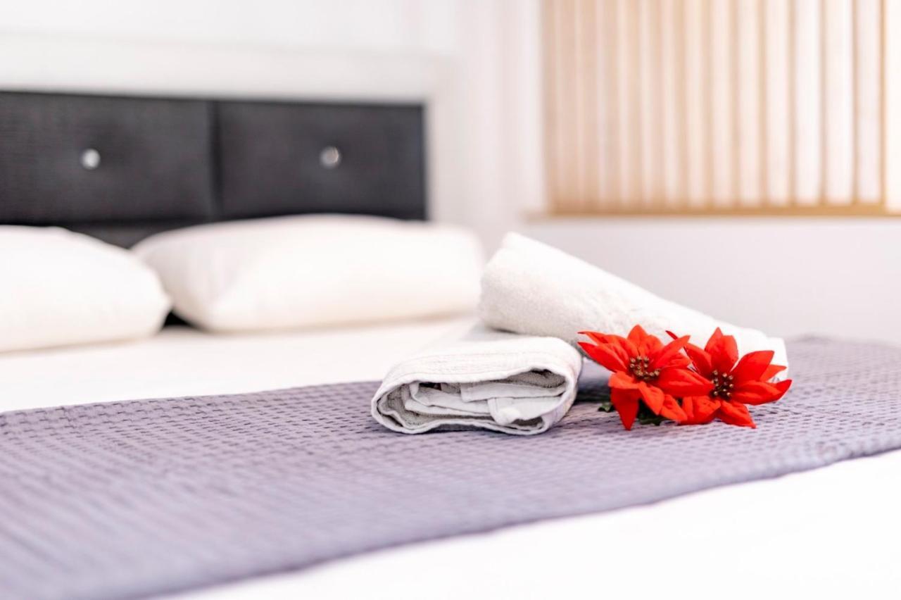 Twinstars Superior Apartment เยราคินิ ภายนอก รูปภาพ